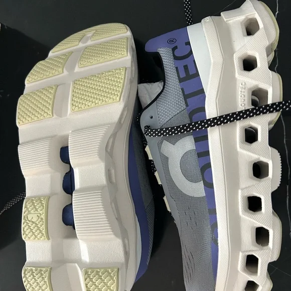 On Cloudmonster size 9 Athletic Shoes sneakers NEW w BOX - Picture 6 of 8